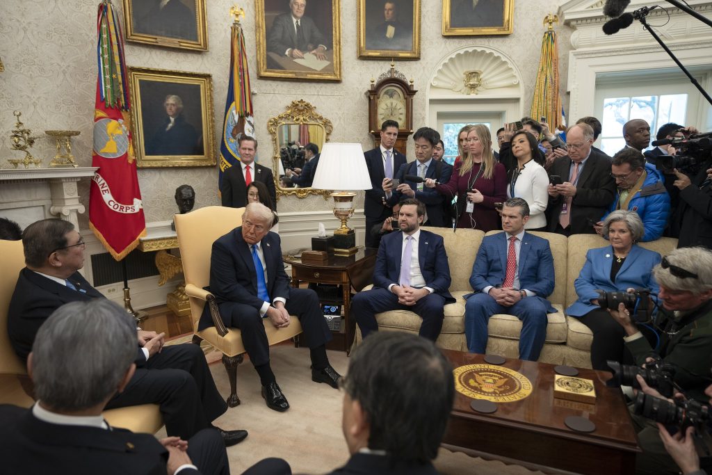 President_Donald_Trump_welcomes_Prime_Minister_Shigeru_Ishiba_to_the_Oval_Office_(02)
