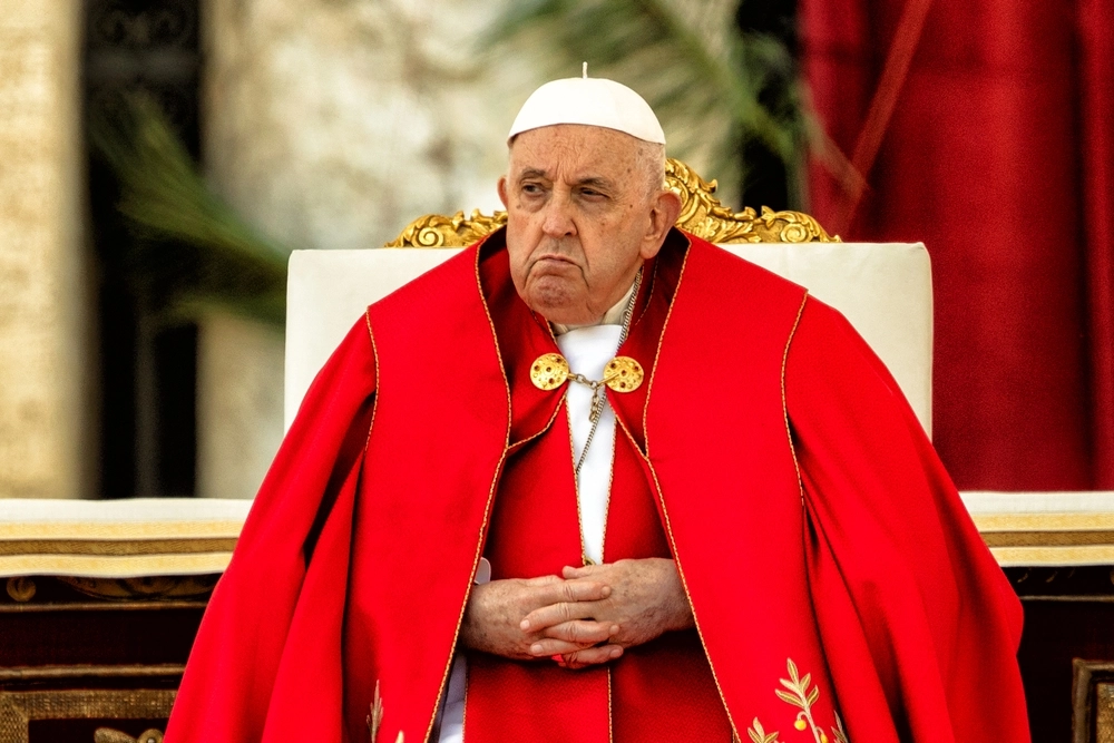 Pave med rød kappe / Pope with red cape