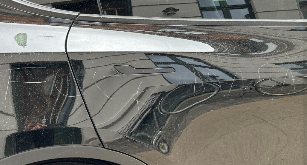 Tesla Hærværk