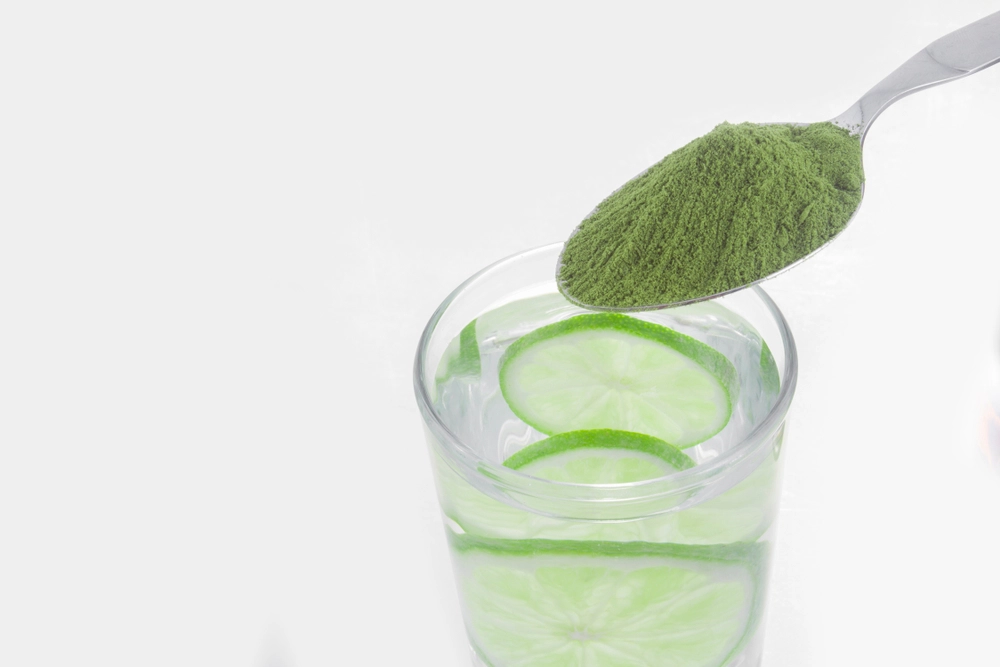Moringa,Powder,Lemon,And,Glass,pulver