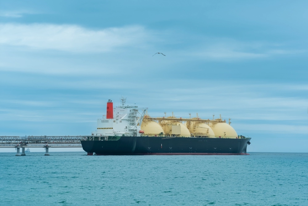 Liquefied,Natural,Gas,Carrier,Tanker,During,Loading,At,An,Lng
