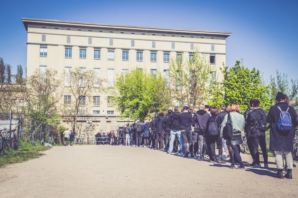 The,Berghain,,Berlin.,Queue,People,k&oslash;,mennesker