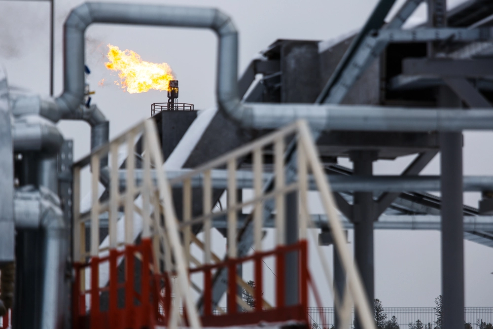 Torch.,Oil,Production,In,Russia, olie,