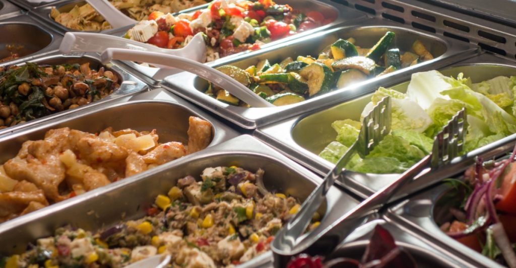 Salladsbuffén blev en mardröm – populära kafékedjan hotas av miljonvite