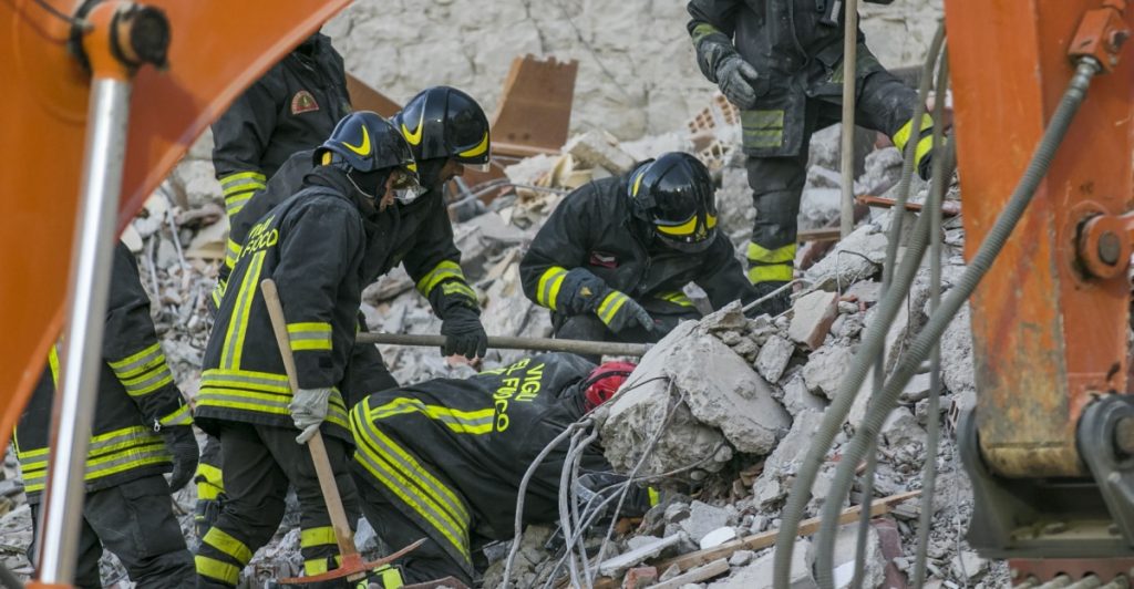 Firemen,tsunami,2016,redningsfolk