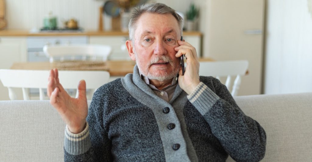 Prata i telefon, man pratar i telefon