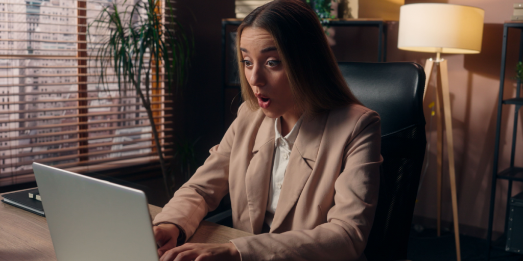 Shocked, woman, computer, business, calculating