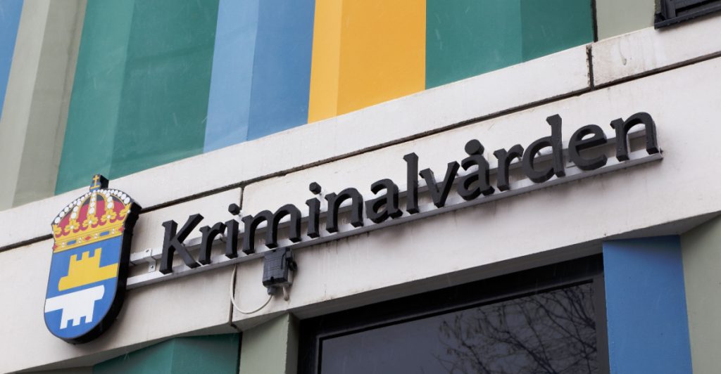Fler kvinnor döms för våldsbrott – nu placeras de i fängelser för män