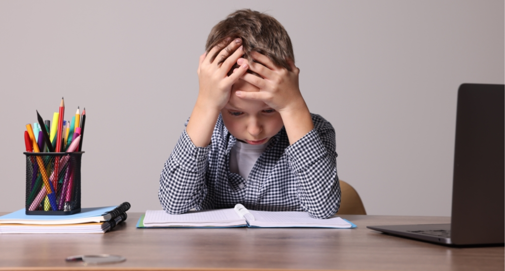 boy reading homework book school dreng læse bog lektier skole