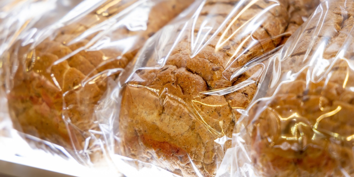 Sliced bread for toasting in a transparent plastic bag.