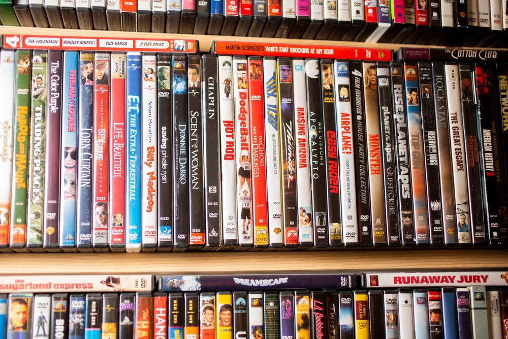 dvd,shelf,hylde