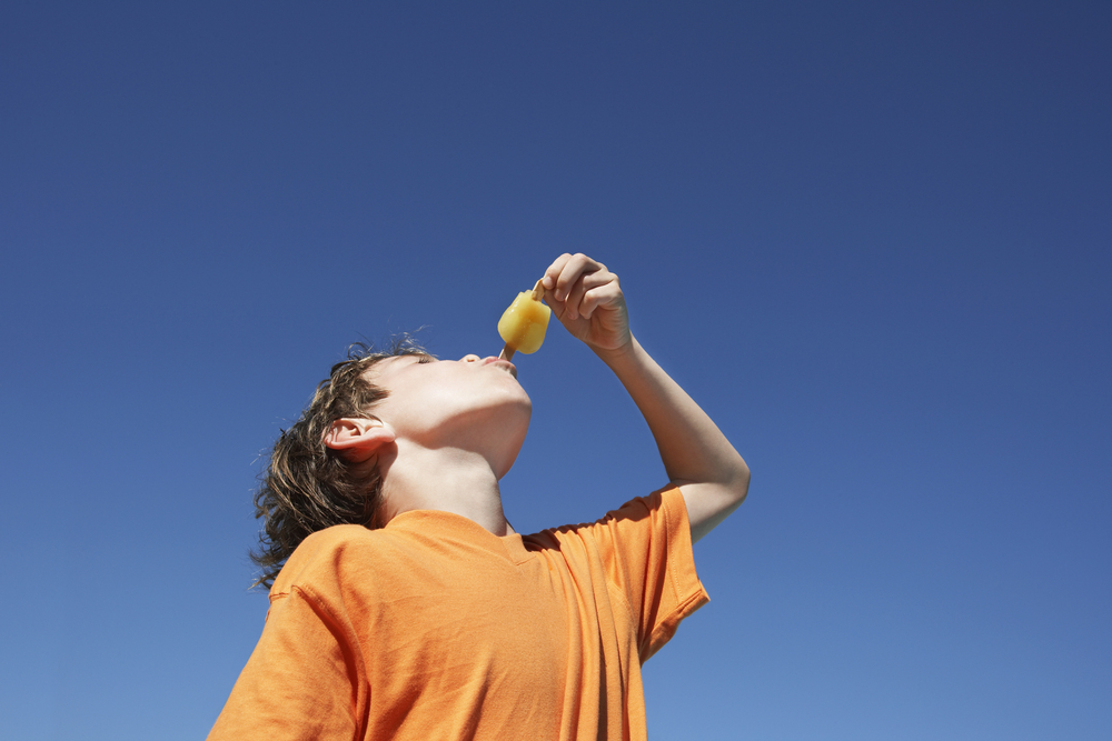 Little,Boy,Eating,Popsicle,dreng,spiser,is