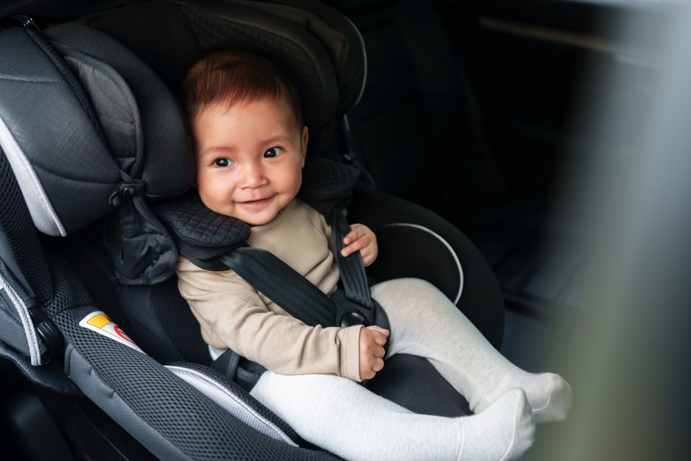 Happy,Baby,Sitting,In,Safety,Chair,sidder,i,barnestol