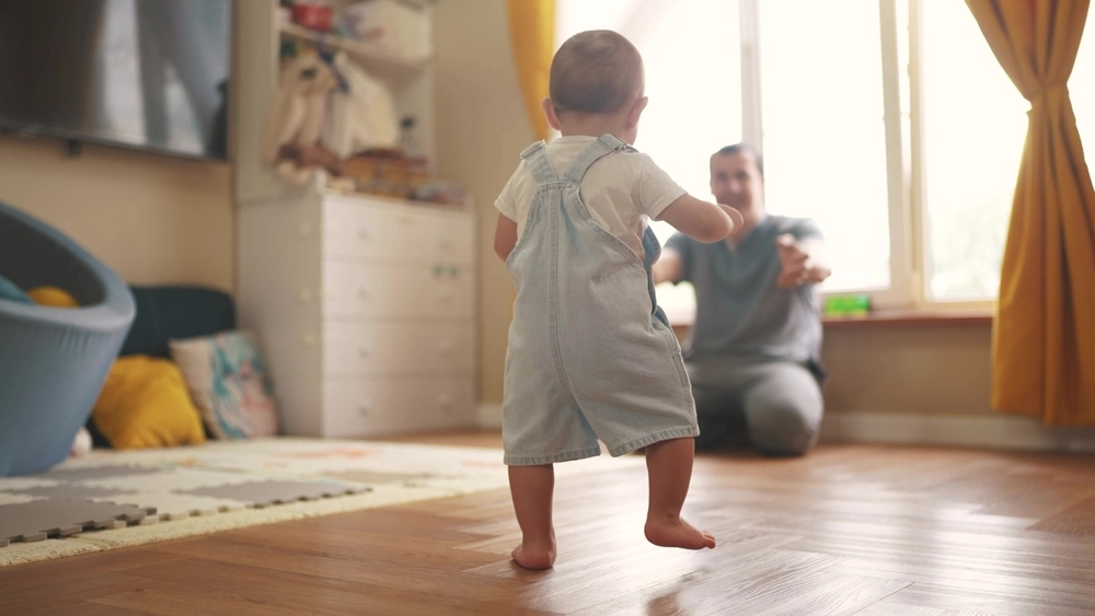 Baby,First,Steps,første,skridt
