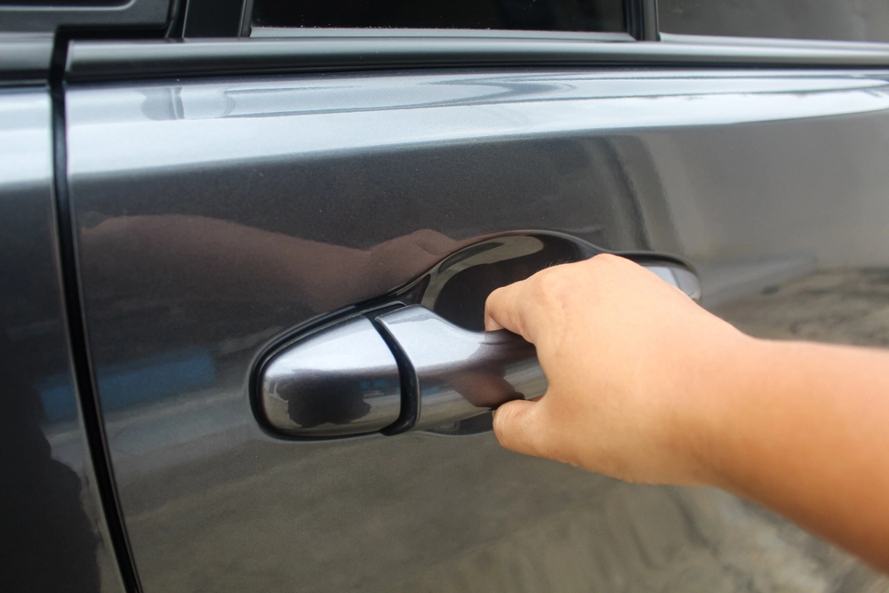 Hand,Holds,Handle,Car,hånd,holder,dørhåndtag