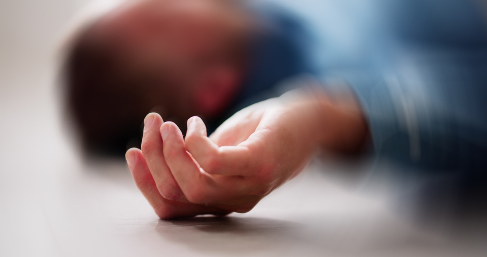 Man,passing,out,mand,besvimet