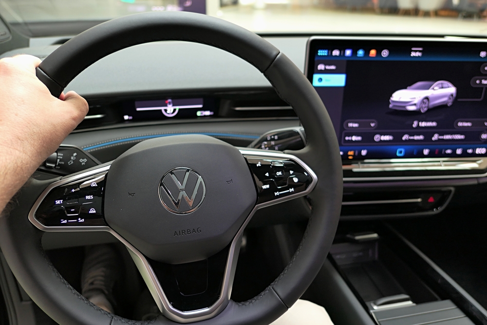 Driving,Wheel,With,Handvolkswagen