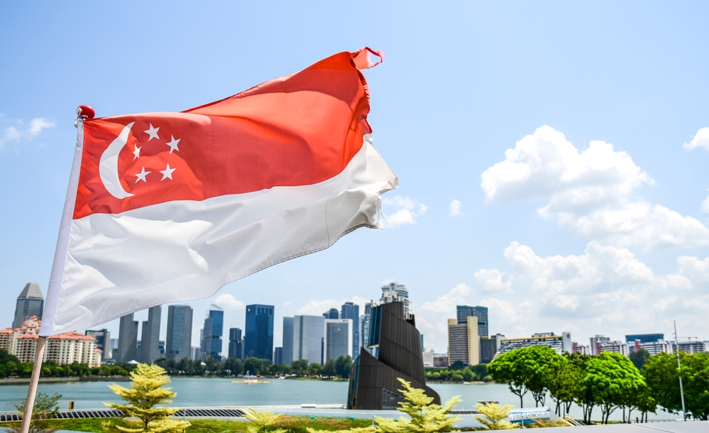 Singapore,Flag,-skyline