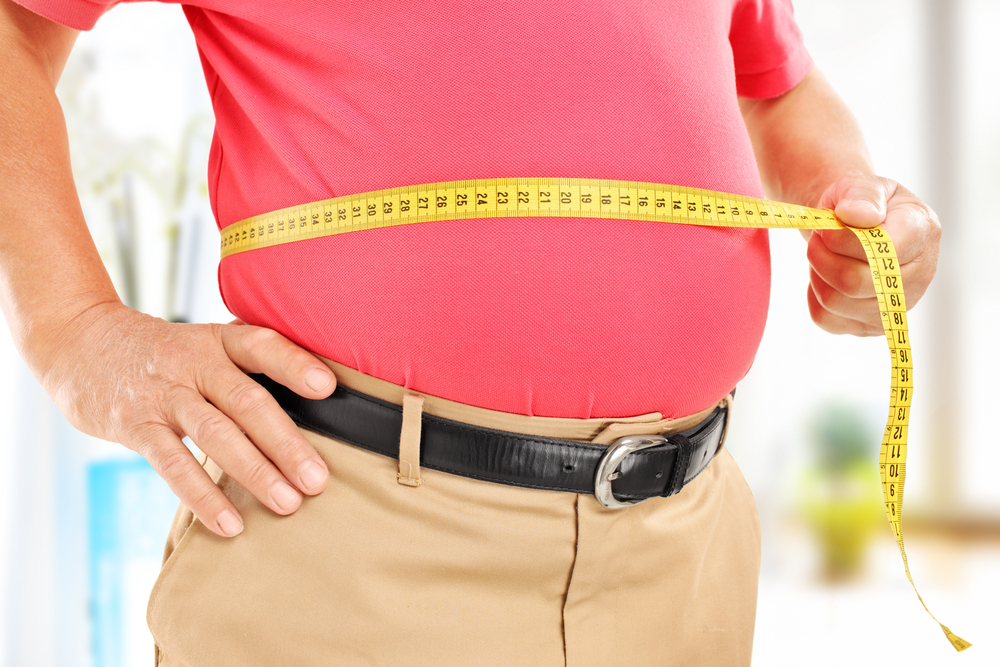 Man,Measuring,His,Belly,mand,måler,mave