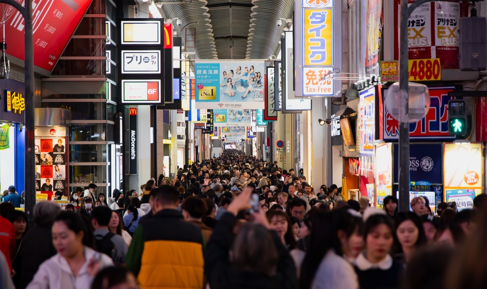 Osaka,,Japan,-,23,March,2025:,population,befolkning