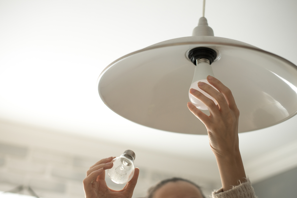 lamp,Changing,bulb, skifte,lampe,pære