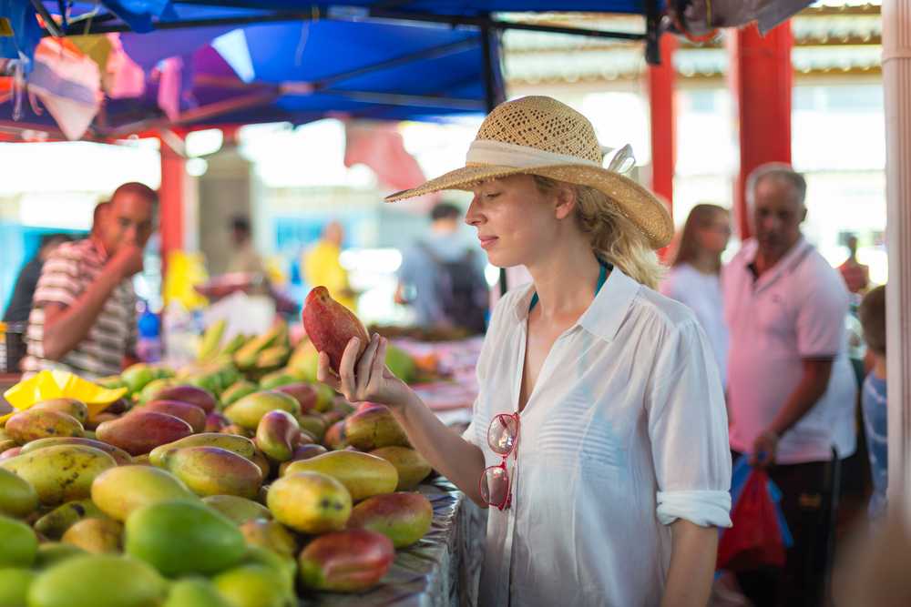 Female,Traveler,mango