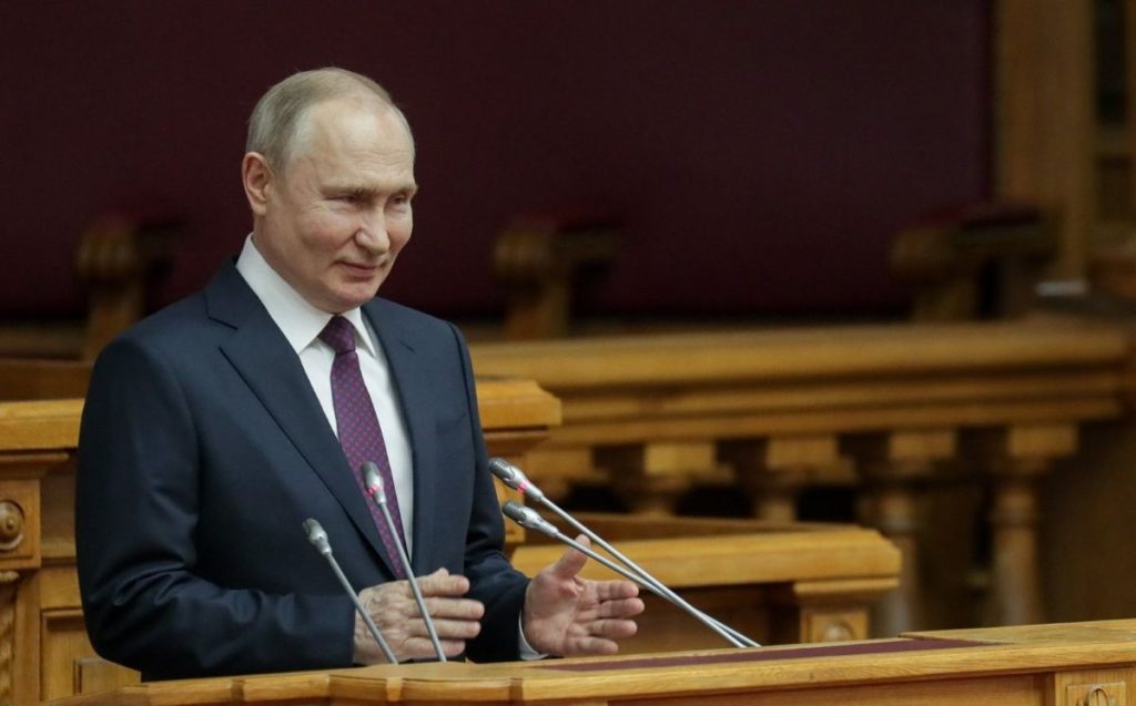 Putin Considers Paid Leave for Baby-Making to Save Russia