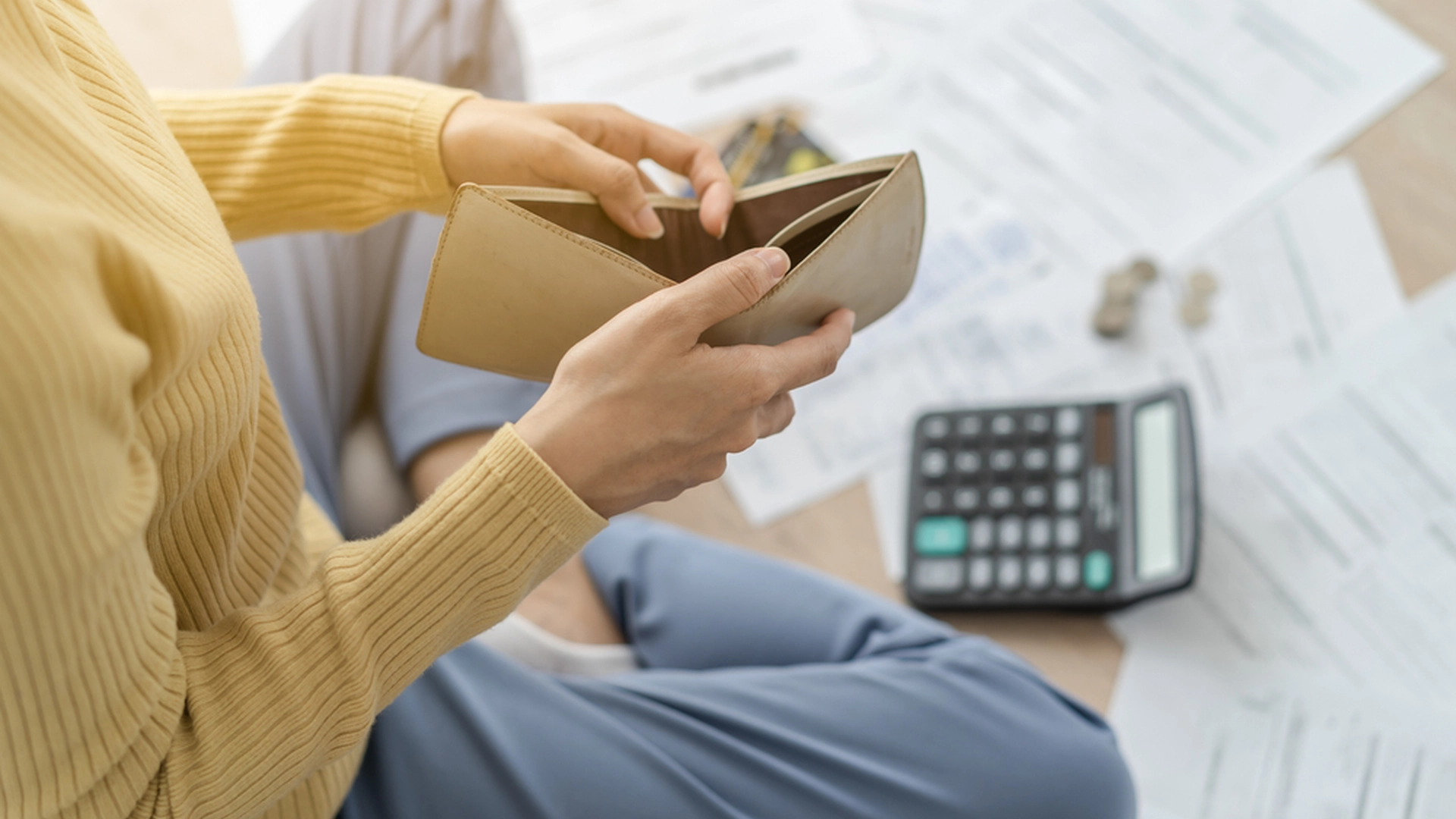 dårlig råd, økonomi, tom lommebok, kalkulator, no money, empty wallet, poor economy