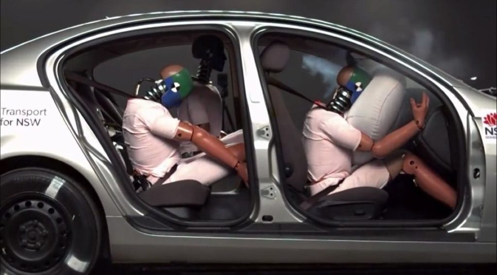 Crash-test-with-airbag-and-safty-belt