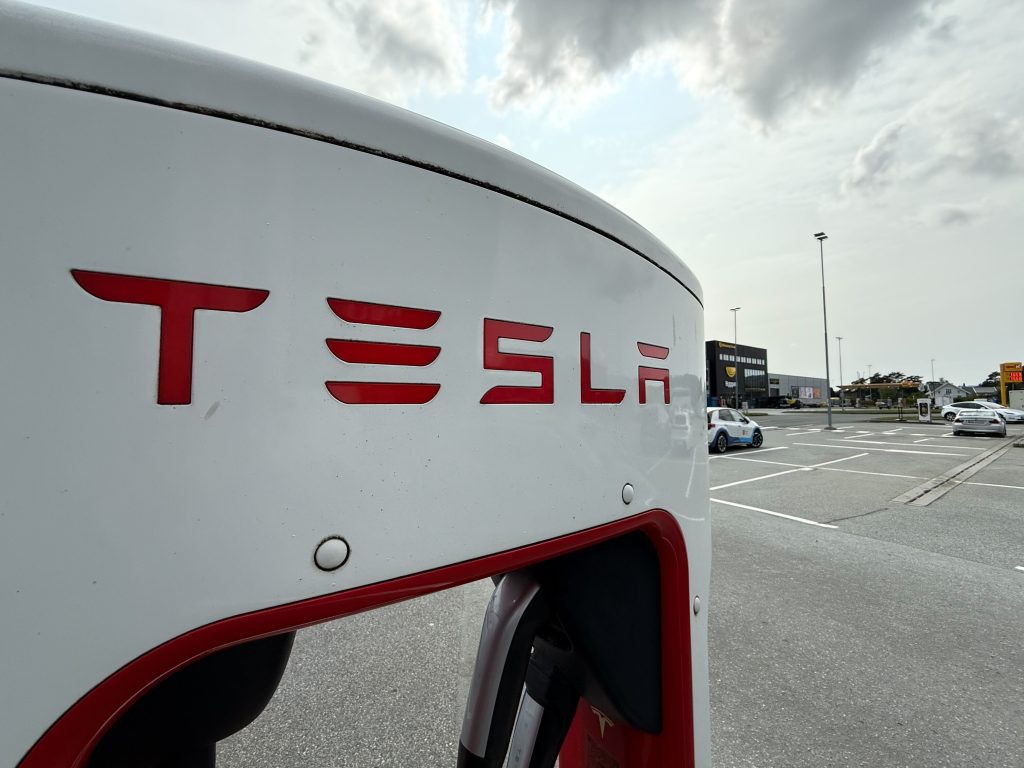 Tesla chargig station, ladestasjon, ladestation