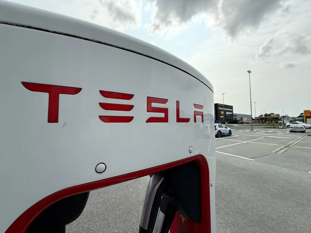 Tesla chargig station, ladestasjon, ladestation