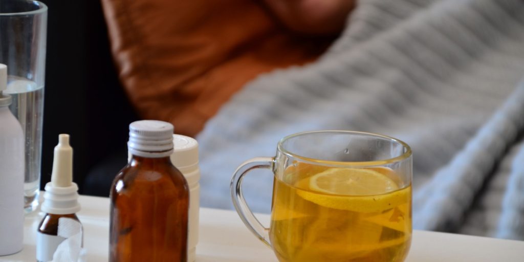 cold, forkølelse, syg, sygdom, sick, cold, næsespray, nasal spray, te, tea