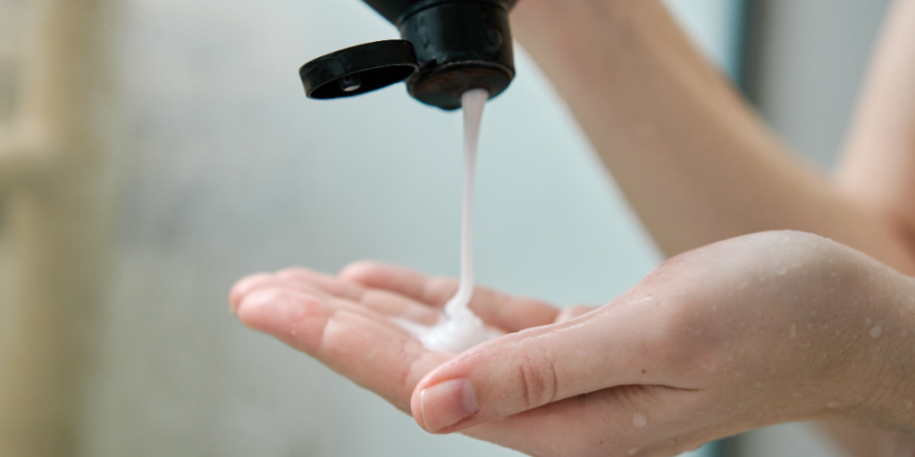 Shampoo, pour, hand, bottle