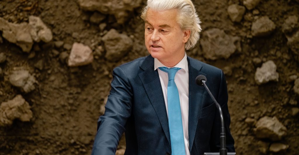 Asylpolitiken knäckte regeringen – Wilders kastar in handduken