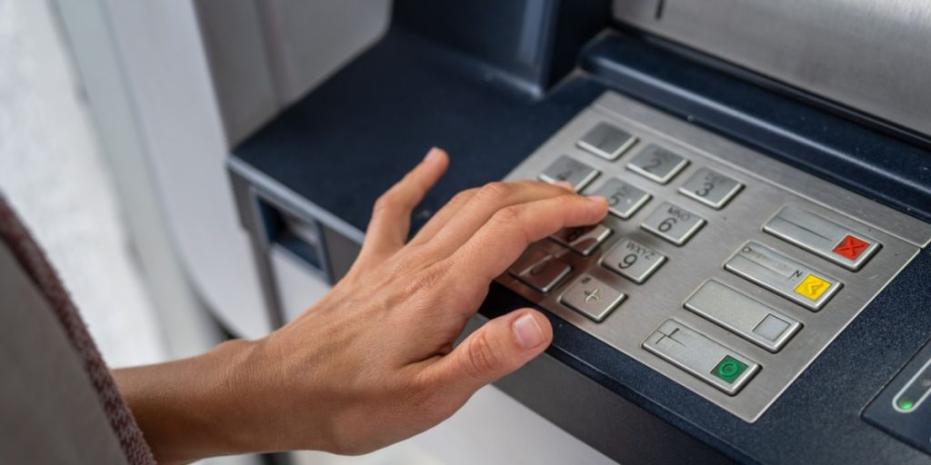 ATM, hæveautomat, penge, kontanter, svindel