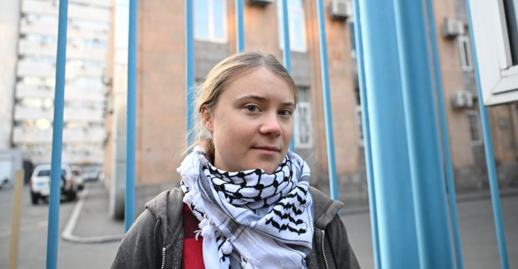 Greta Thunberg deporteras – vägrar skriva på dokumentet
