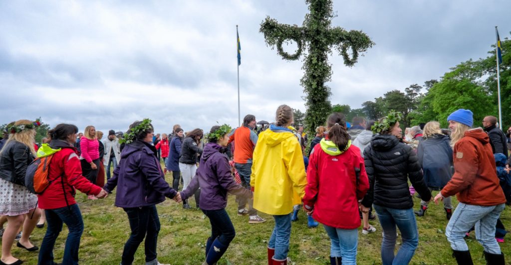 Midsommarsvaret vi alla vill ha: Blir det regn eller sol?