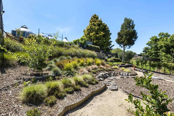 Chartwell Drive, Dome Home, Garvin Robins hage garden terrassehage