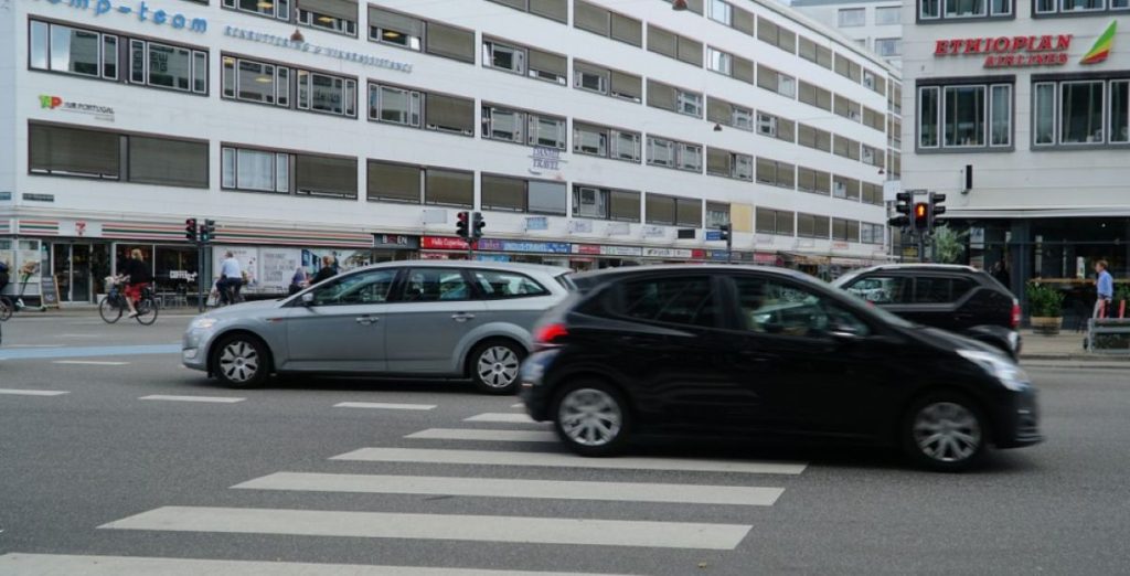 crosswalk fodgængerfelt trafik trafic street