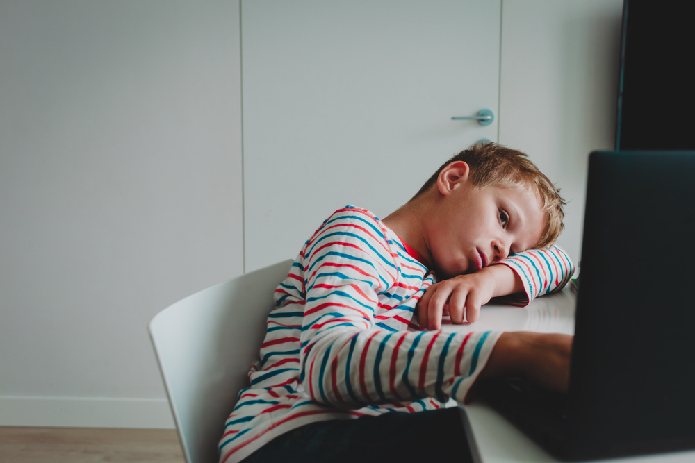 Bored,kid,dreng,keder,sig