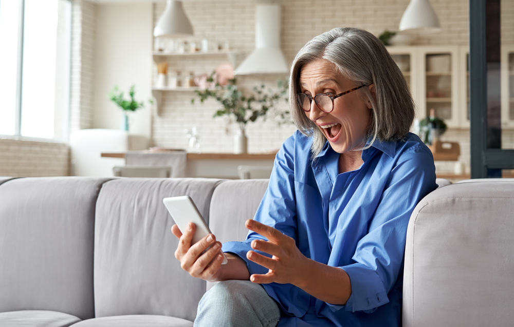 happy,woman,phone,glad,kvinde,telefon