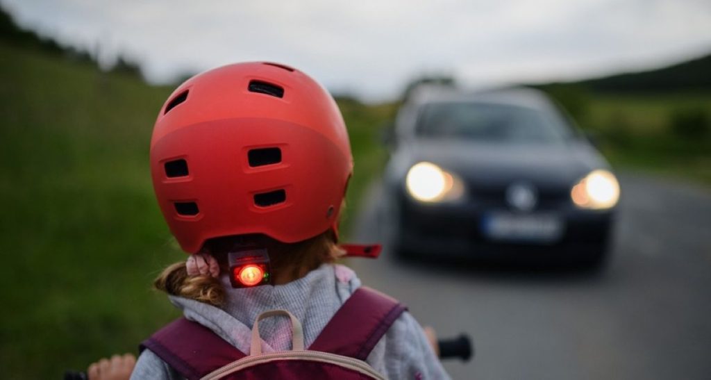 barn biler cykel bike children street cars uheld accident