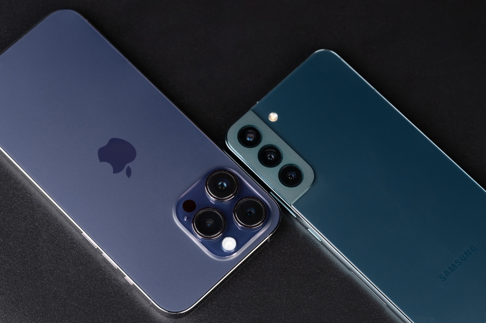 Iphone,And,Samsung,telefoner,phones