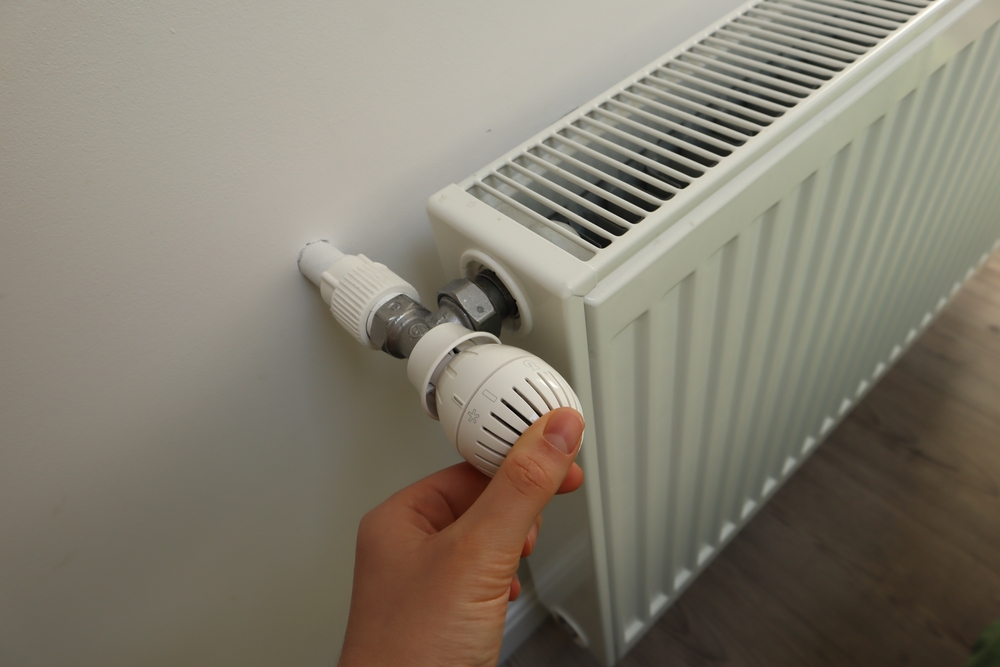 Radiator,With,Thermostat,