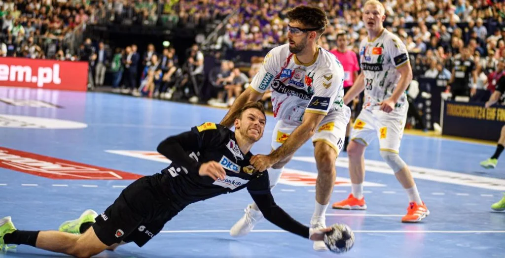 Er EM i fare? Mathias Gidsel bryder tavsheden, efter skulderskade