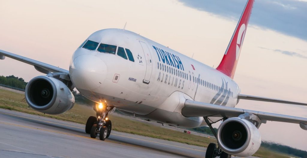 Turkish airlines fly airplane