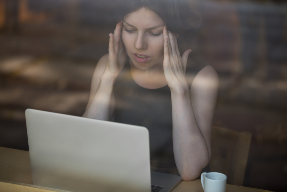 Woman,stressed,working,kvinde,stresser,arbejder