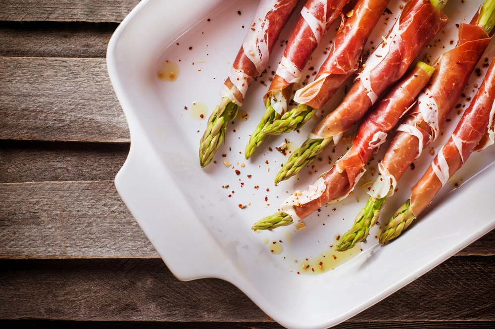 Fresh,Green,Asparagus,Wrapped,In,Parma,Ham,In,Pan,,Top