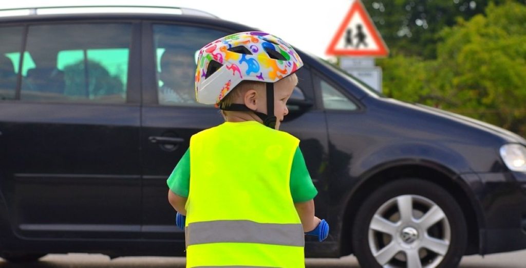 barn biler cykel bike children street cars uheld accident