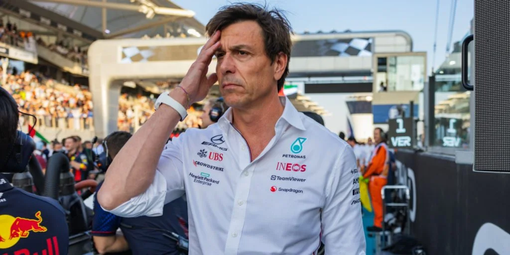 Ferrari truer Mercedes: Nu reagerer Toto Wolff